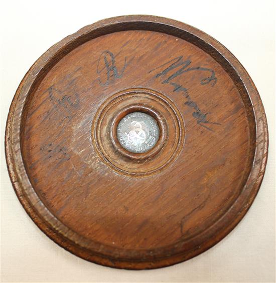 A Charles II commemorative oak snuff box, 3.75in.